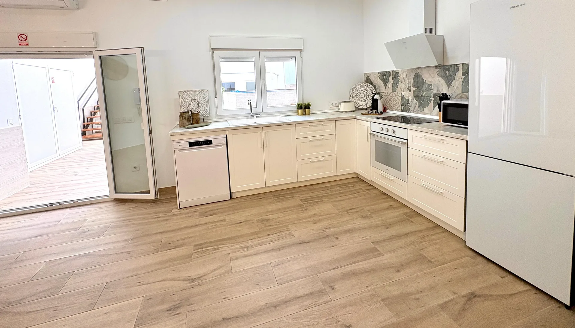 Habitación doble con dos camas de 135 cm y ropa de cama azul claro — Vivienda Lope de Vega Gandía