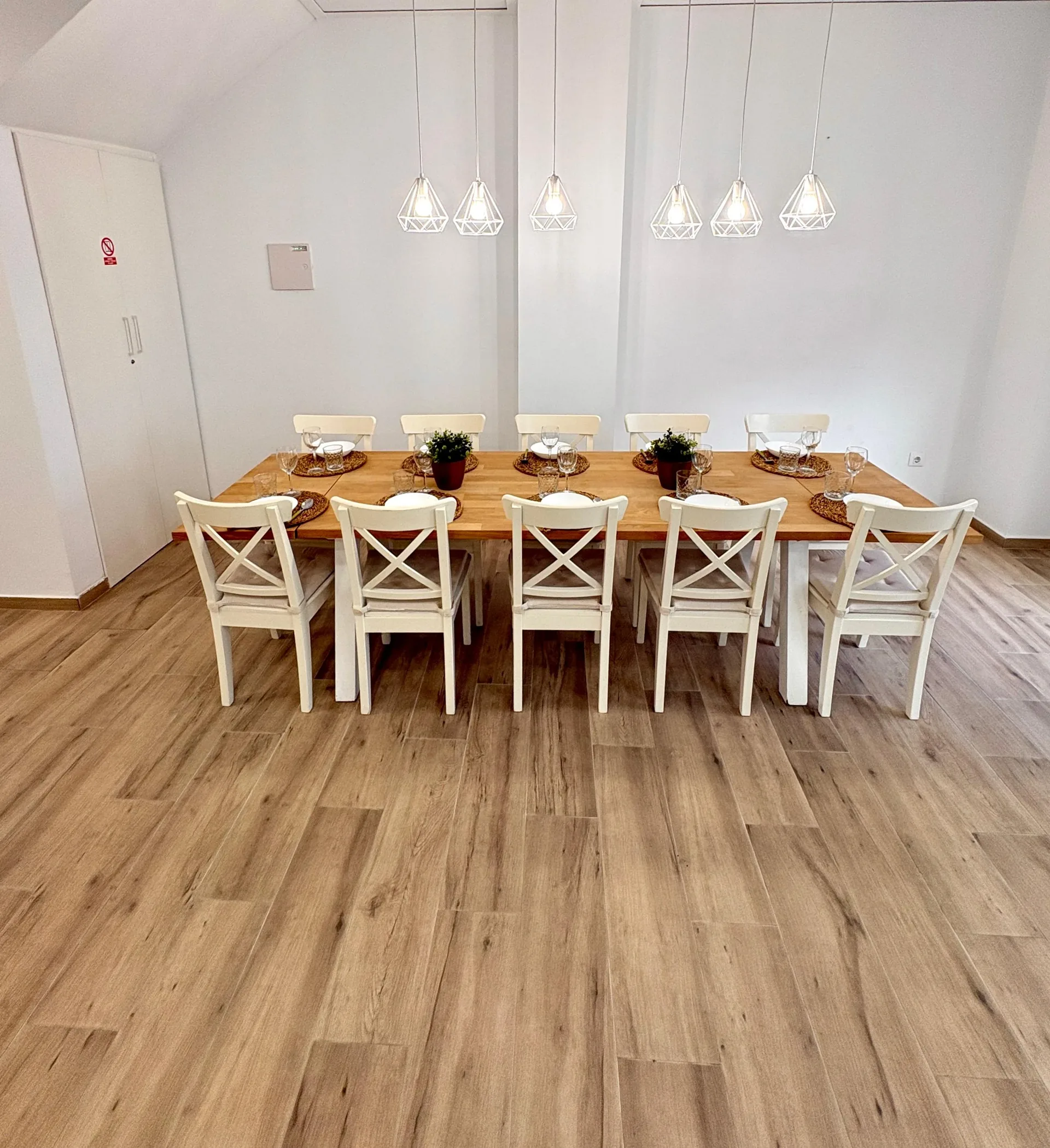 Habitación con dos camas y decoración árbol de la vida — Vivienda Lope de Vega Gandía