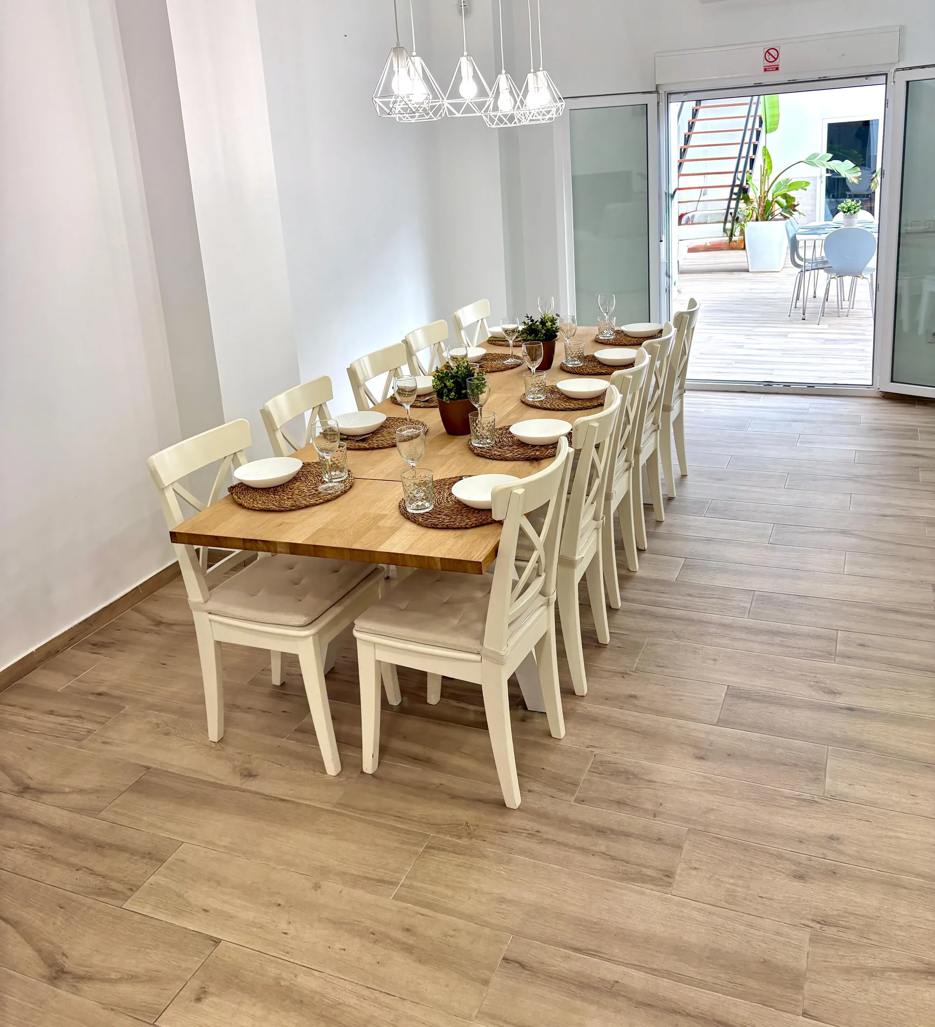 Habitación individual con cama de 150 cm y armario empotrado blanco — Vivienda Lope de Vega Gandía